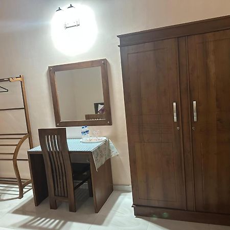 Lahiru Airport Villa Andiambalama Экстерьер фото