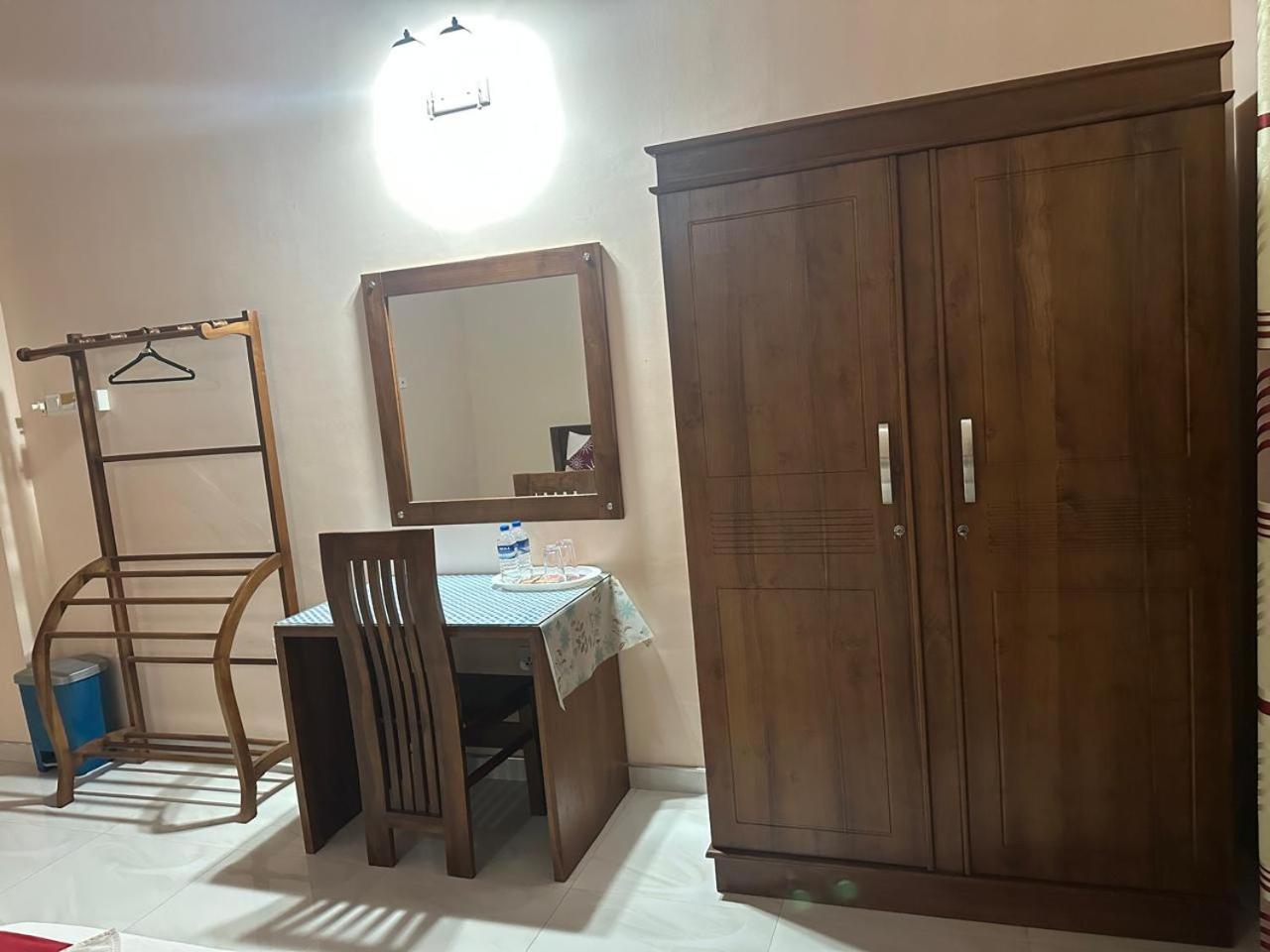 Lahiru Airport Villa Andiambalama Экстерьер фото
