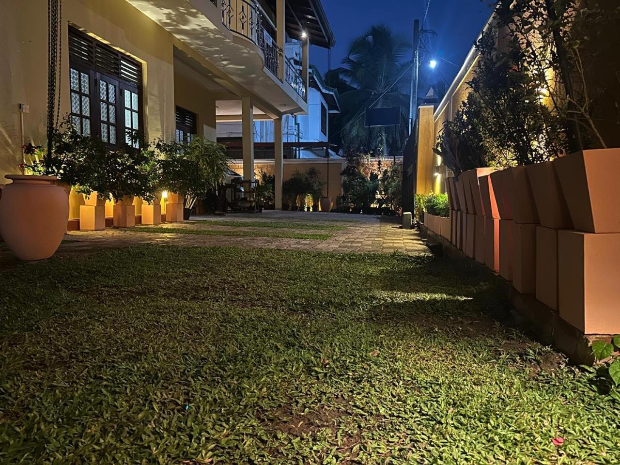 Lahiru Airport Villa Andiambalama Экстерьер фото