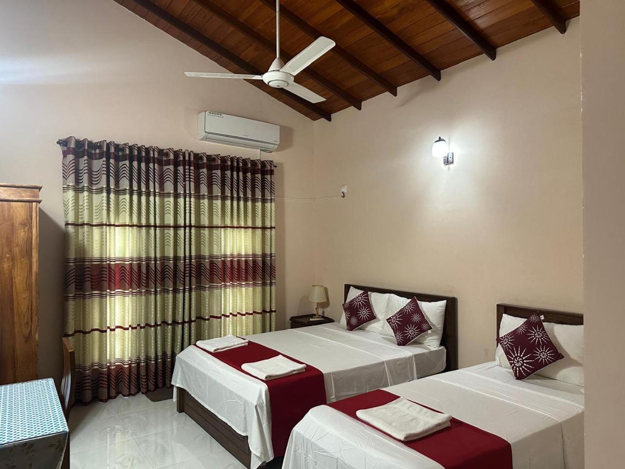 Lahiru Airport Villa Andiambalama Экстерьер фото