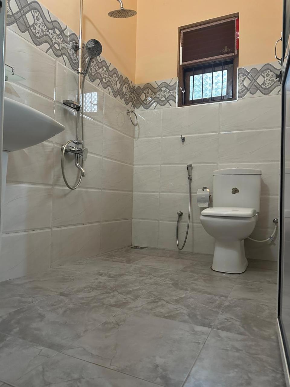 Lahiru Airport Villa Andiambalama Экстерьер фото