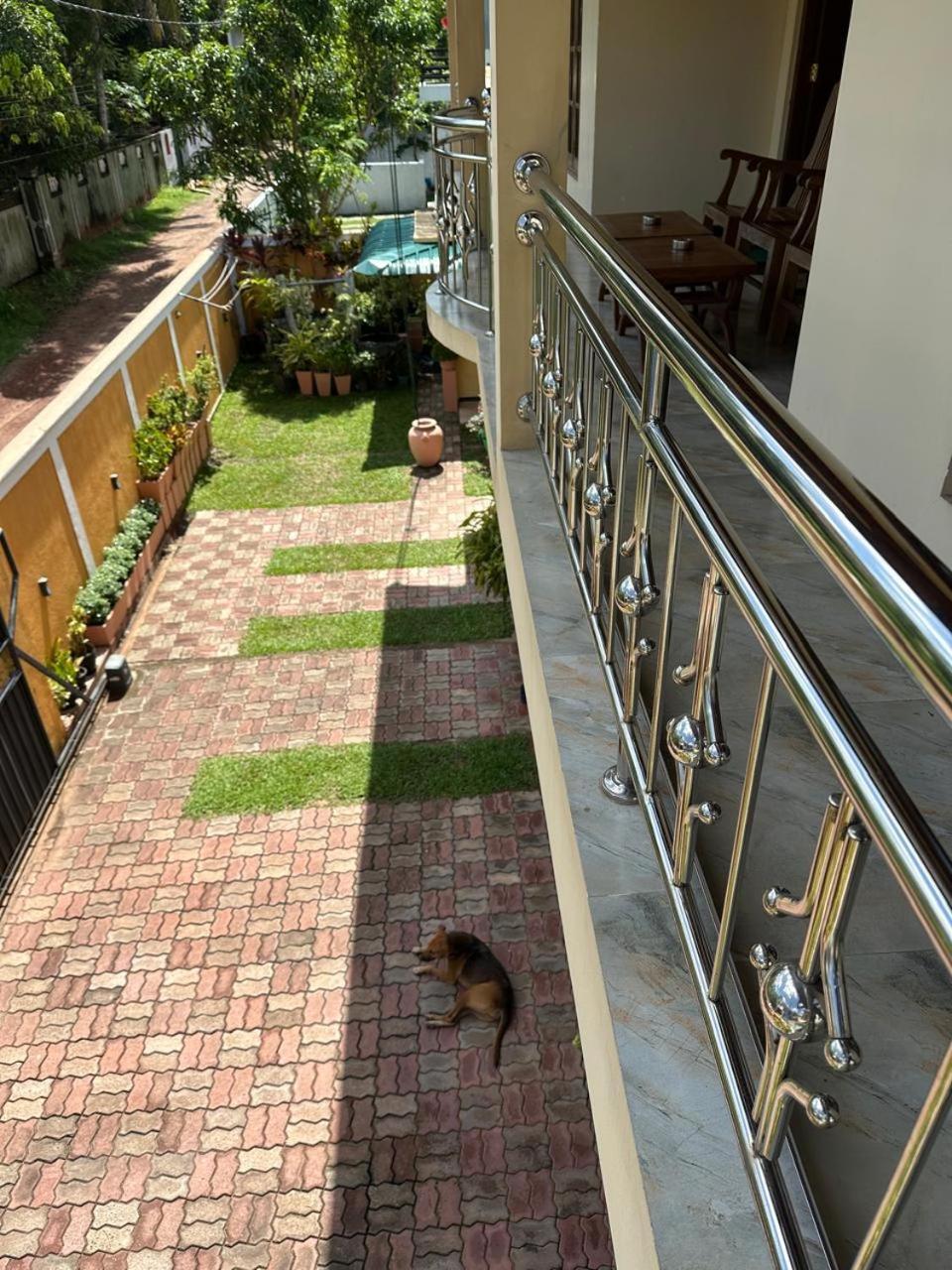 Lahiru Airport Villa Andiambalama Экстерьер фото