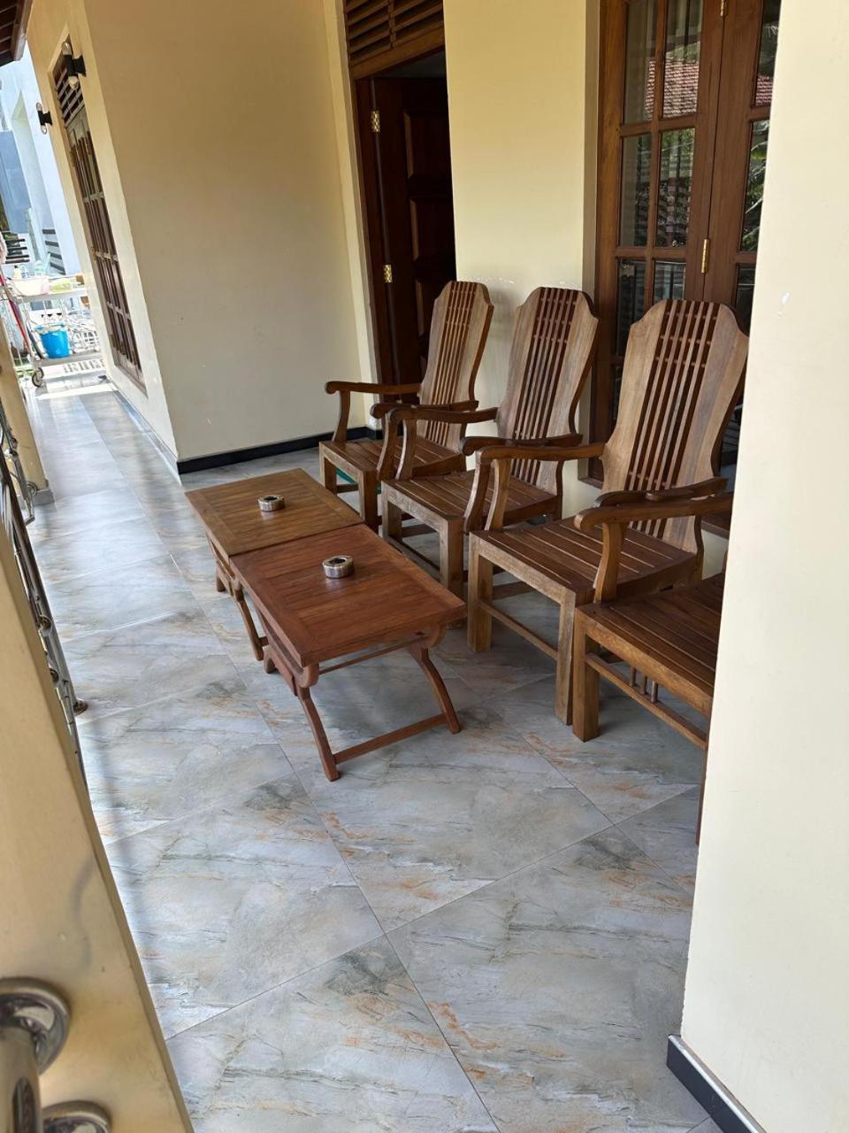 Lahiru Airport Villa Andiambalama Экстерьер фото