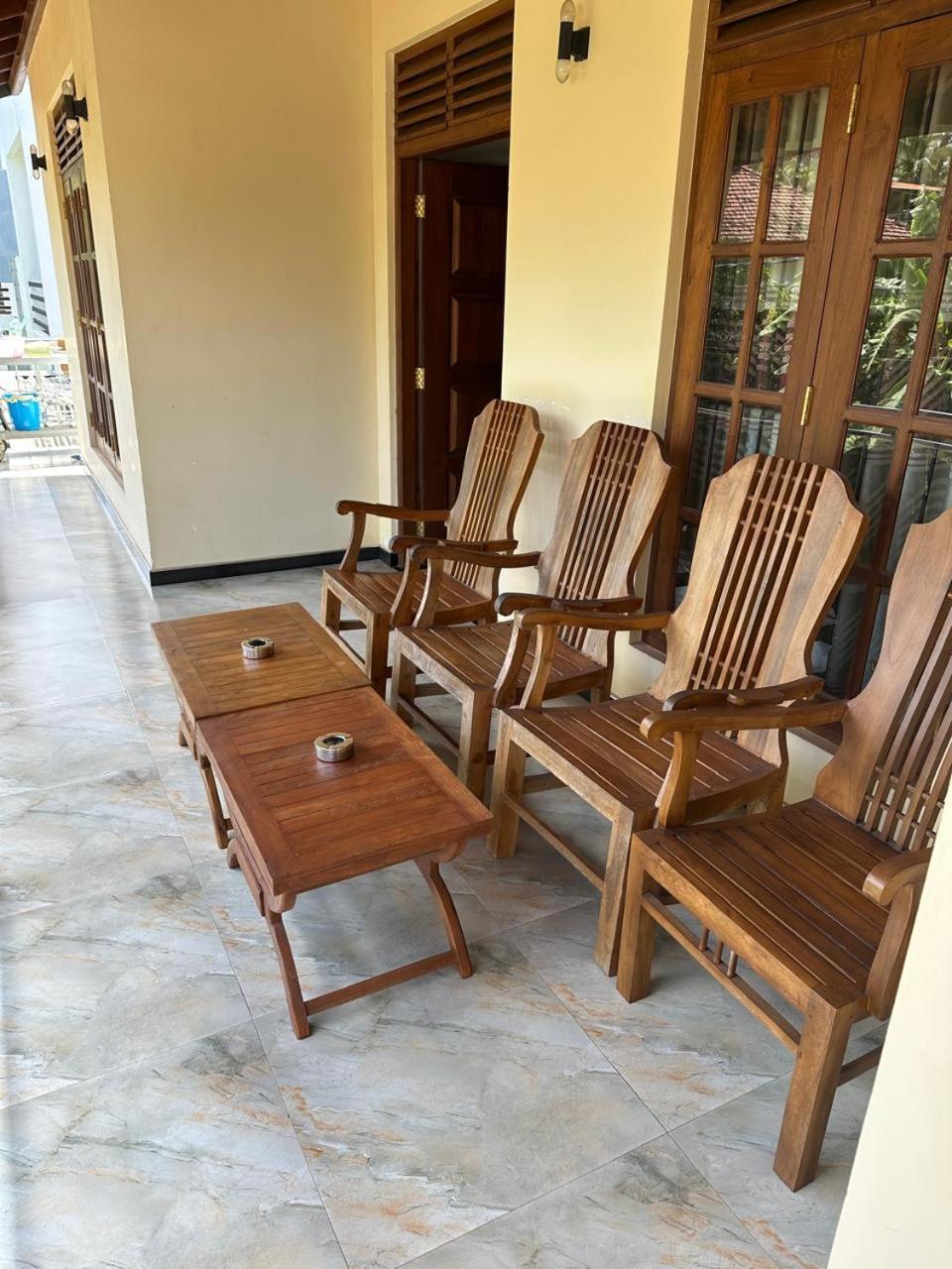 Lahiru Airport Villa Andiambalama Экстерьер фото