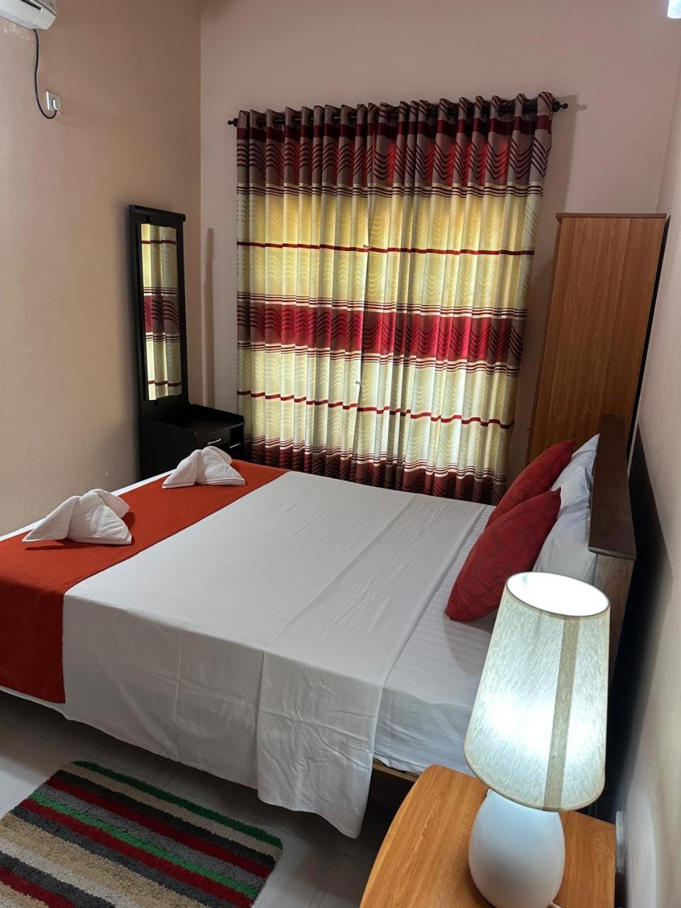 Lahiru Airport Villa Andiambalama Экстерьер фото