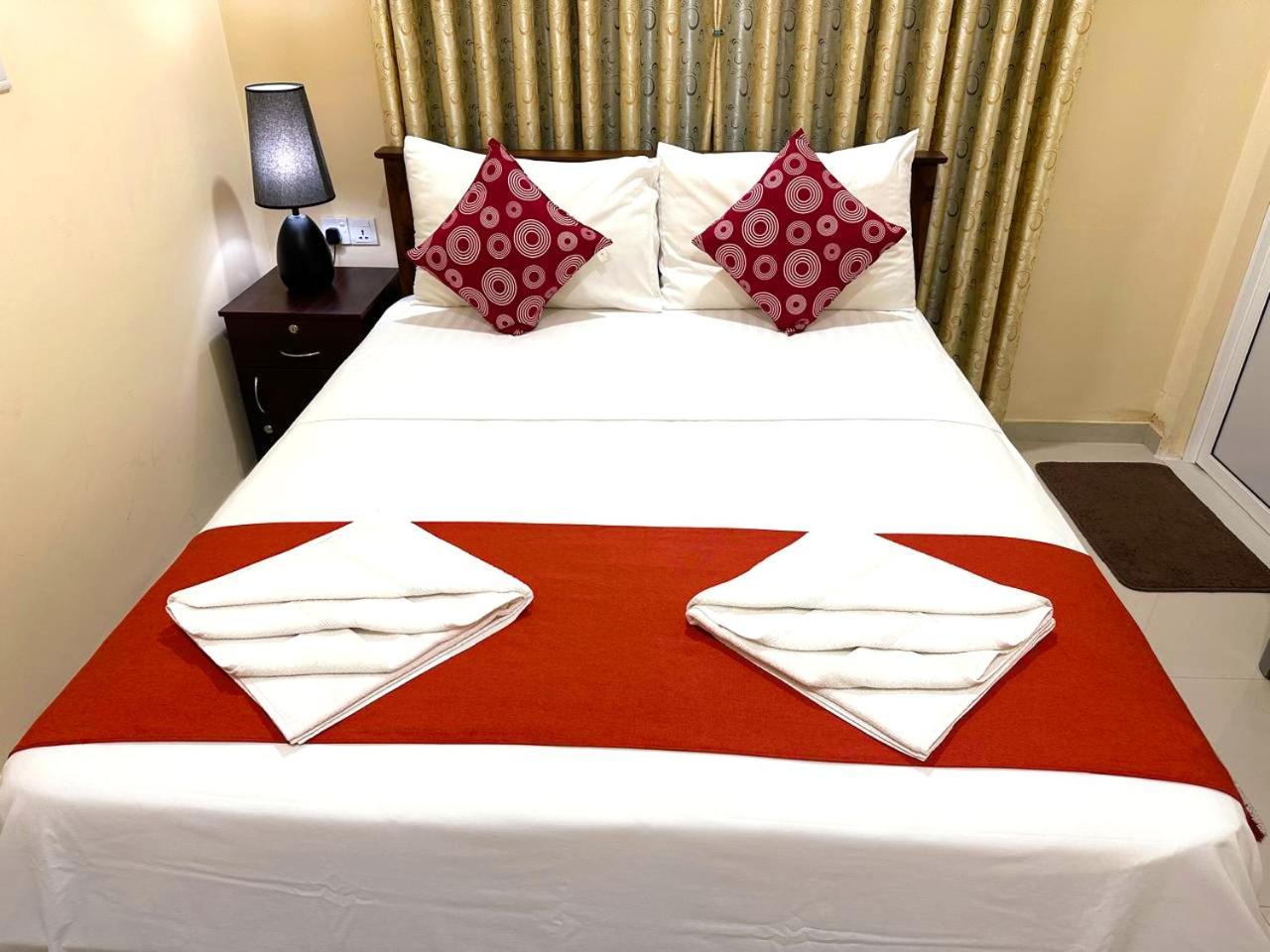 Lahiru Airport Villa Andiambalama Экстерьер фото
