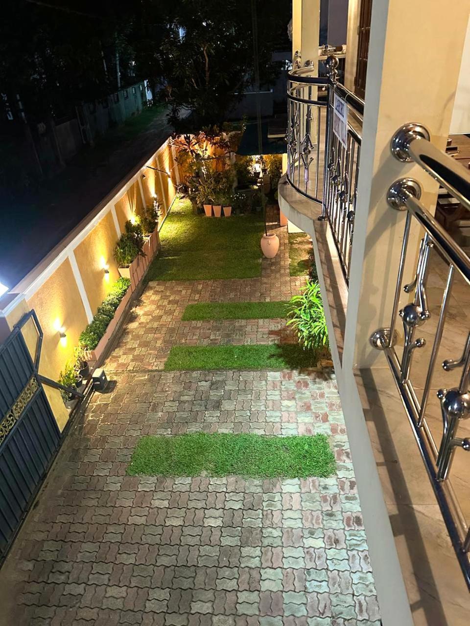 Lahiru Airport Villa Andiambalama Экстерьер фото