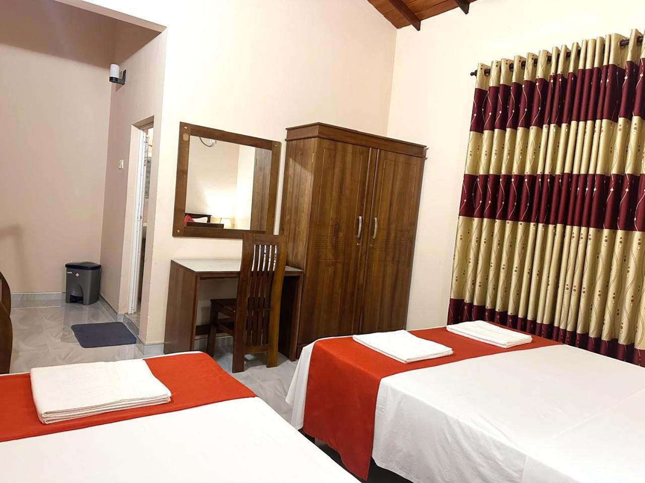 Lahiru Airport Villa Andiambalama Экстерьер фото