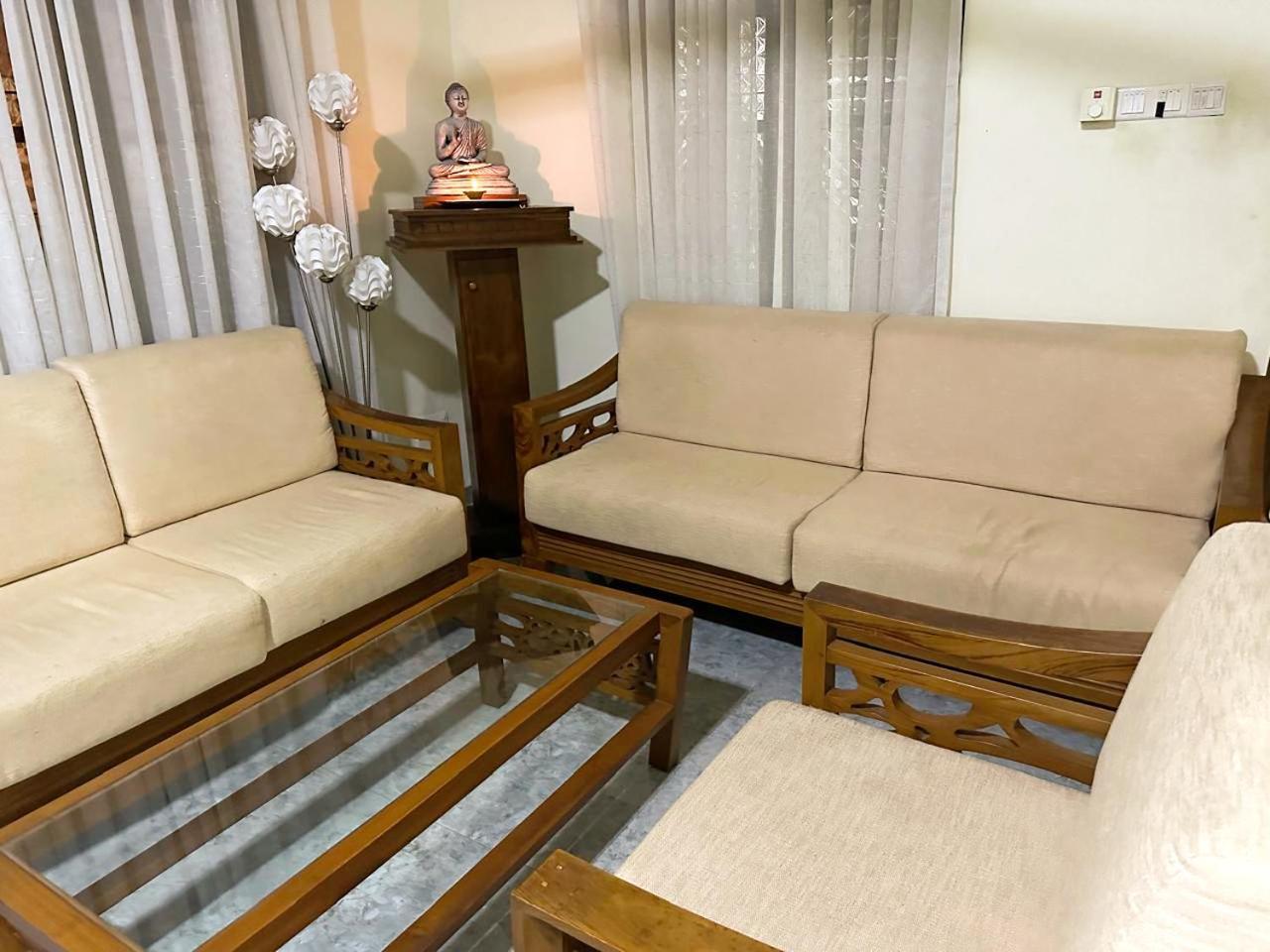 Lahiru Airport Villa Andiambalama Экстерьер фото