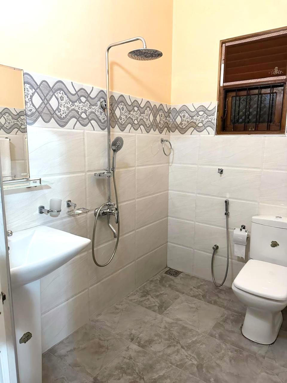 Lahiru Airport Villa Andiambalama Экстерьер фото
