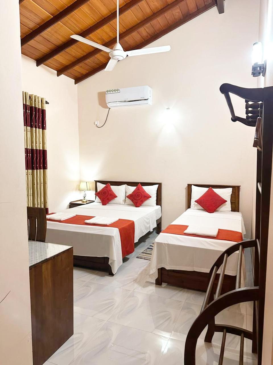 Lahiru Airport Villa Andiambalama Экстерьер фото
