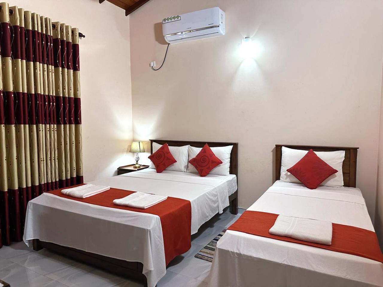 Lahiru Airport Villa Andiambalama Экстерьер фото