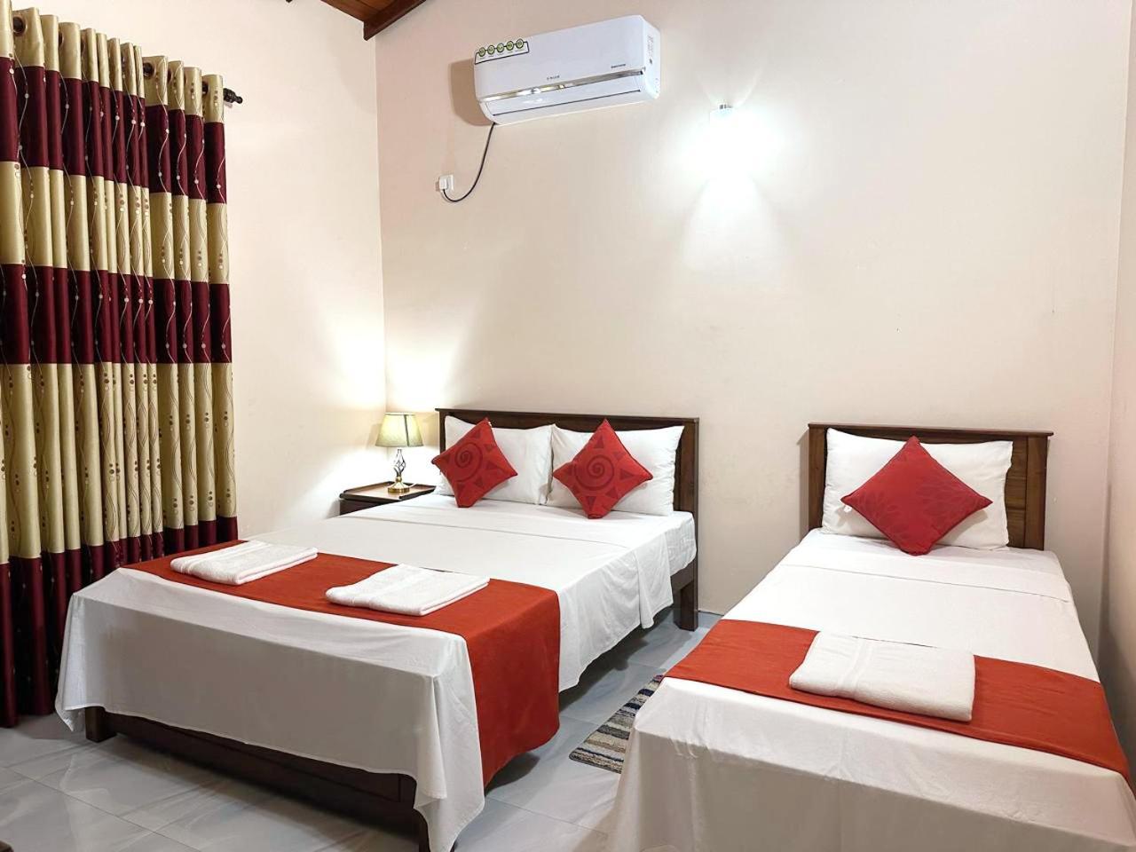 Lahiru Airport Villa Andiambalama Экстерьер фото